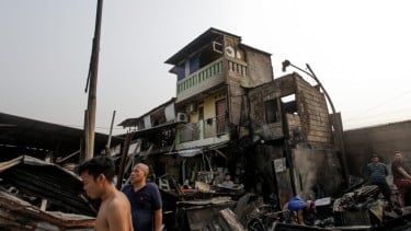 Lensa Berbicara: Diduga Korsleting Listrik, Lapak Barang Bekas di Tanah Abang Ludes Terbakar