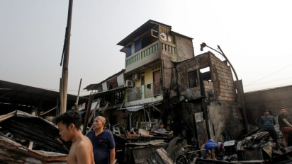 Lensa Berbicara: Diduga Korsleting Listrik, Lapak Barang Bekas di Tanah Abang Ludes Terbakar