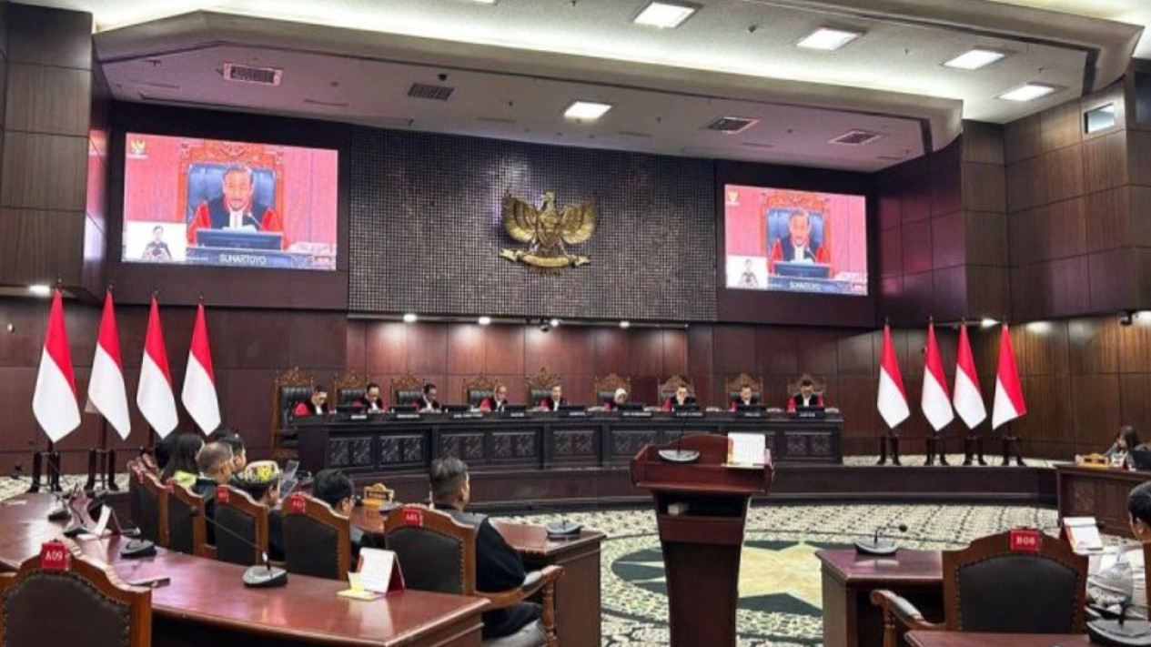 MK Gelar Sidang Pengucapan Putusan 15 Permohonan Uji Materiil
            - galeri foto