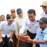 Kekeringan Landa Ratusan Lahan di Gresik, Mentan Amran Siapkan Pompa hingga Sumur Dangkal