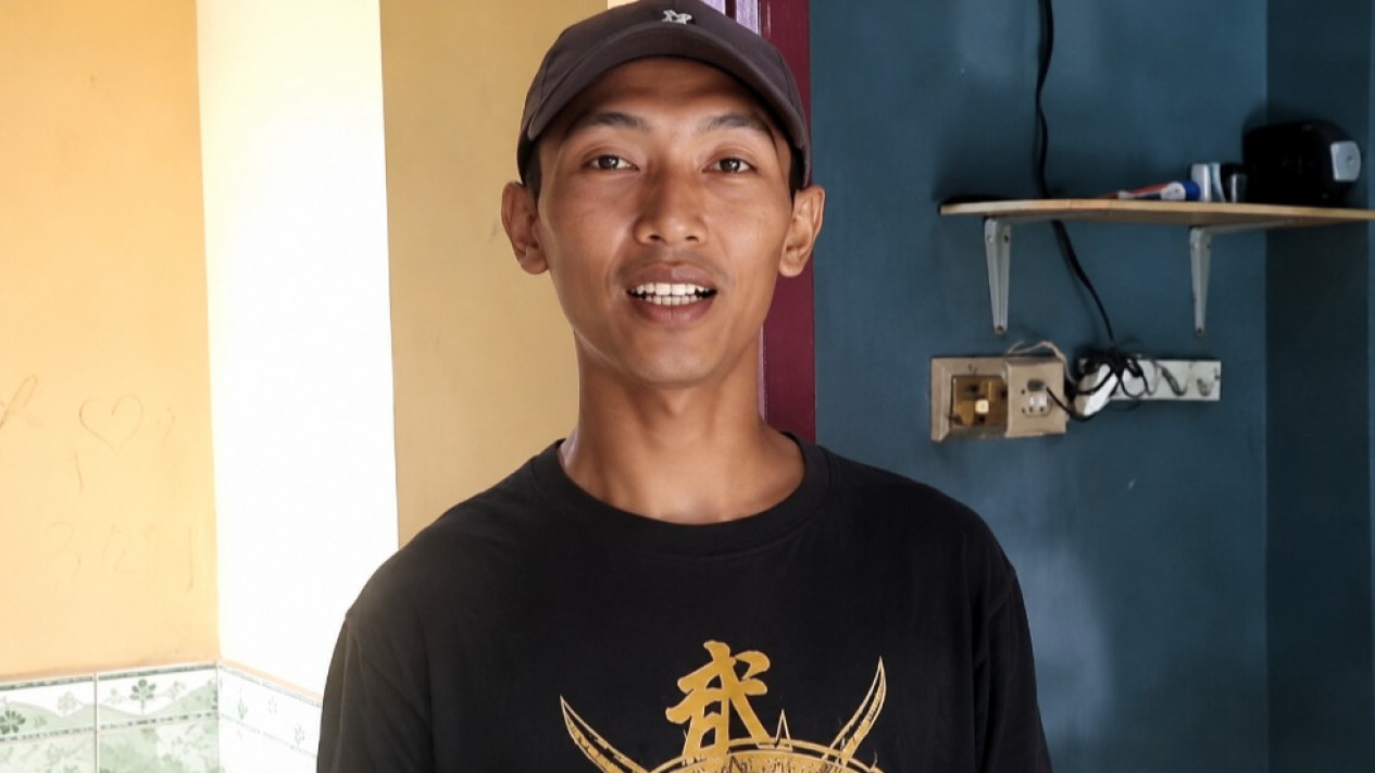 Situasi Panasnya Viral, Tukang Cukur di Bogor yang Dimarahi Gegara Tolak Pasang Bendera Berujung Minta Maaf
            - galeri foto