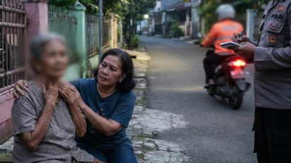 Viral! Nenek 88 Tahun Dijambret di Bandung, Kalung Emas Rp50 Juta Dirampas Pelaku Berjaket Oranye