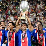 Desire Doue dan Khvicha Kvaratskhelia Bawa PSG Juara Piala Super Eropa 2026 usai Kalahkan Aston Villa 2-1