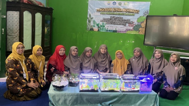 TIM PKM UNWAHA Latih Guru Kembangkan Media Pembelajaran Sains Berbasis IoT