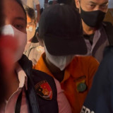 Tampang Dua Pelaku Dugaan Penistaan Agama Promosi Minuman Berkedok Baca Surat Alquran Berbaju Tahanan