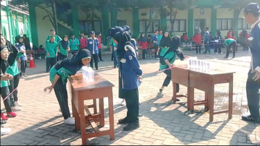 Lomba Unik Meriahkan HUT RI, Melatih Kekompakan dan Ketangkasan Siswa