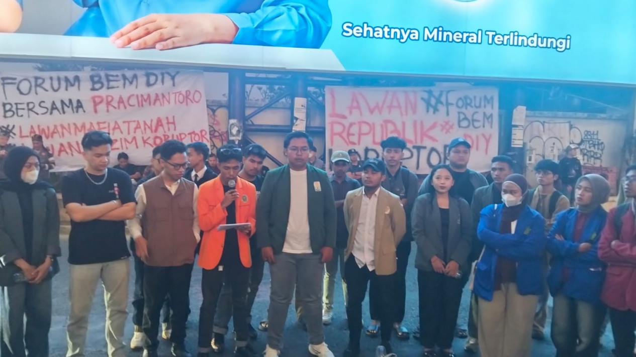 Dinilai Berdampak Rusak Lingkungan, Mahasiswa di Yogyakarta Gelar Aksi Unjuk Rasa Terkait Rencana Pembangunan Pabrik Semen
            - galeri foto