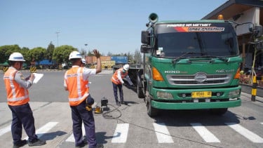 Targetkan 100 Truk Peti Kemas, Pelindo Terminal Petikemas dan Pelindo Regional 3 Gelar Uji Emisi di TTL dan TPS