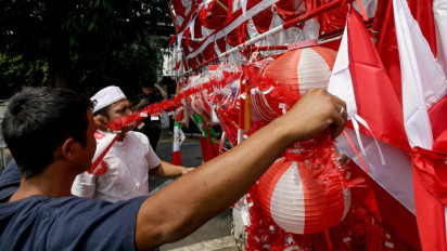 Lensa Berbicara: Penjualan Pernak-pernik Kemerdekaan Lesu, Omzet Pedagang Turun Drastis