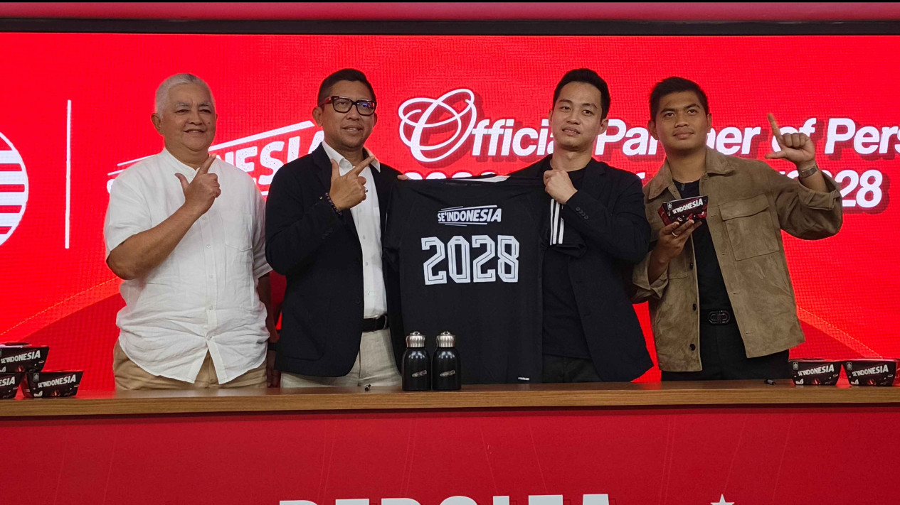 Persija Jakarta Resmi Perpanjang Kerja Sama Sponsor hingga Dua Tahun, Target Juara Jadi Fokus Utama
            - galeri foto