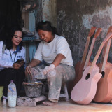 Kisah UMKM Pengrajin Gitar Bangkit Membangun Usahanya