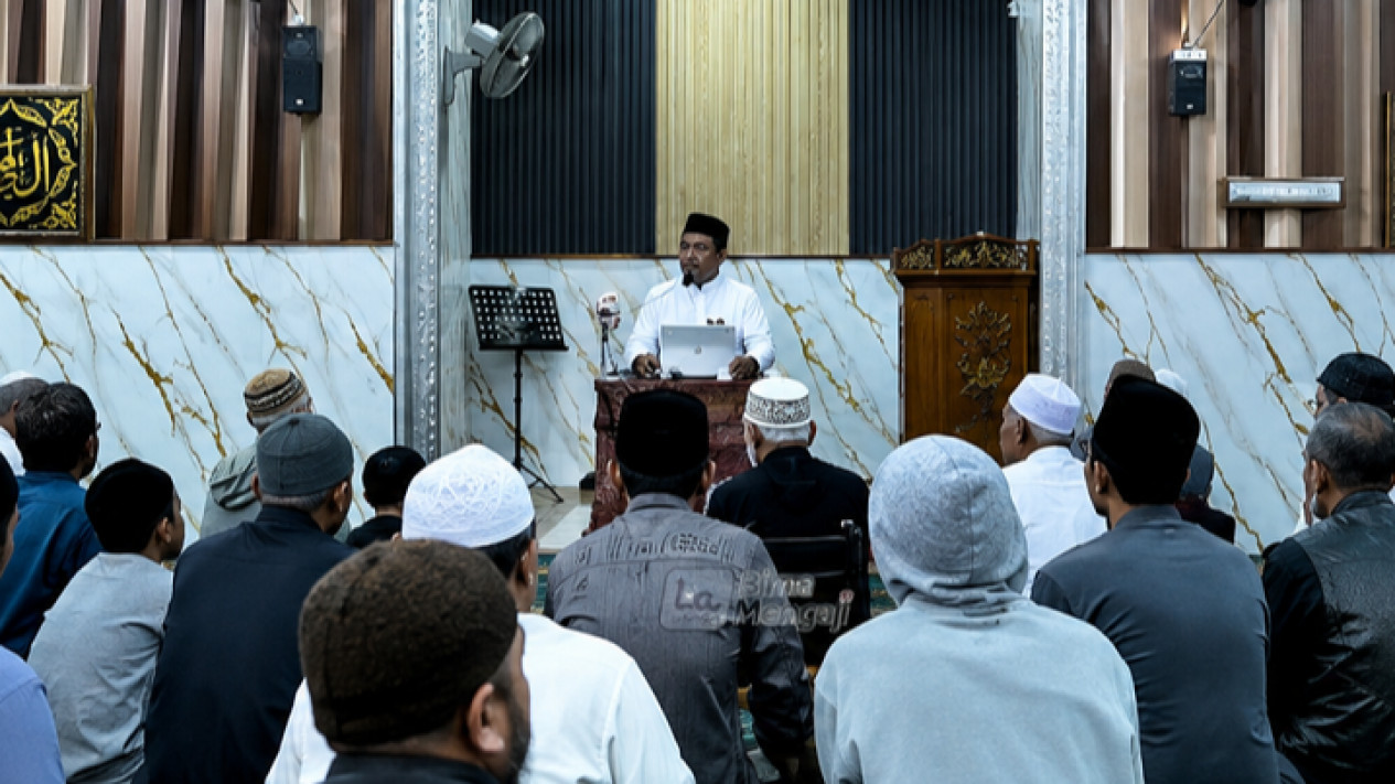 Detik-Detik Kajian Ustaz Abu Qotadah di Masjid Bima Terhenti saat Gempa M7,7 NTT, Jemaah Berhamburan Keluar
            - galeri foto