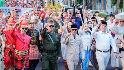 Ribuan Warga Makassar Ikuti Jalan Sehat Anti Mager dan Kirab Karnaval HUT ke-81 RI