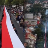 Bendera Merah Putih Sepanjang 481 Meter Membentang di Malioboro, 1000 Warga Yogyakarta Turut Antusias