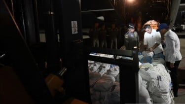 Hari Kedua Gempa NTT, Seskab Teddy Sebut Tambahan 25 ton Bantuan Telah Tiba di NTT
