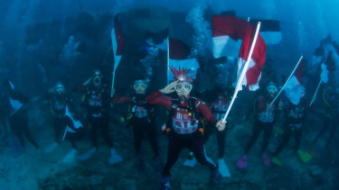 Ketika Merah Putih Berkibar di Dasar Laut Pulau Biak, Papua untuk Mengingat Sejarah Penting Indonesia