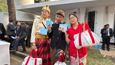 Sebut War Tiket Sulit, Warga Rela Datang Dini Hari Demi Rasakan Euforia HUT ke-81 RI di Istana