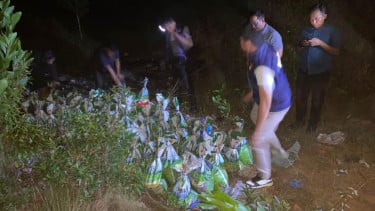Polisi Temukan 1,6 Ton Pasir Timah Ilegal di Belitung yang Disamarkan dalam Karung Beras