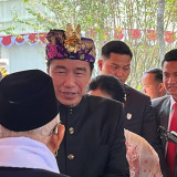 Jokowi Hadiri HUT ke-81 RI di Istana, Tampil Pakai Adat Bali dan Gibran Kenakan Busana NTT