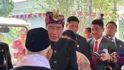 Jokowi Hadiri HUT ke-81 RI di Istana, Tampil Pakai Adat Bali dan Gibran Kenakan Busana NTT