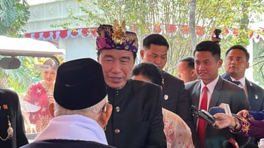 Jokowi Hadiri HUT ke-81 RI di Istana, Tampil Pakai Adat Bali dan Gibran Kenakan Busana NTT