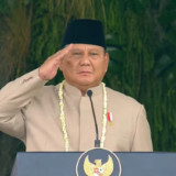 Prabowo Kenakan Baju Adat Betawi saat Pimpin Penurunan Bendera HUT 81 RI di Istana