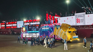 Prabowo dan Gibran Saksikan Karnaval HUT 81 RI di Monas, Parade Kendaraan Hias Program Prioritas
