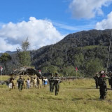 Menembus Keterisolasian Ugimba, Koops TNI Habema Mengibarkan Merah Putih di Kaki Gunung Cartenz