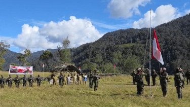 Menembus Keterisolasian Ugimba, Koops TNI Habema Mengibarkan Merah Putih di Kaki Gunung Cartenz