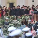 Momen Langka Presiden Prabowo Tiba-Tiba Panggil Semua Komandan Upacara Usai Bendera Diturunkan, Ada Apa?