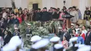Momen Langka Presiden Prabowo Tiba-Tiba Panggil Semua Komandan Upacara Usai Bendera Diturunkan, Ada Apa?