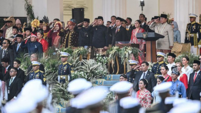 Momen Langka Presiden Prabowo Tiba-Tiba Panggil Semua Komandan Upacara Usai Bendera Diturunkan, Ada Apa?