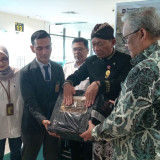 Bantuan 1 Ton untuk Korban Gempa NTT Diberangkatkan dari Bandara Juanda