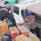 Kapolda NTT Kirim Bantuan ke 322 KK di Pulau Longos Pascagempa