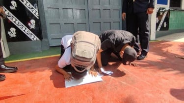 Sembilan Warga Binaan Lapas Banyuwangi Sujud Syukur, Bebas di HUT ke-81 RI