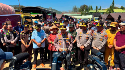 Tinjau Lokasi Terdampak dan Pengungsian, Kapolri Pastikan Polri Prioritaskan Keselamatan Masyarakat dalam Penanganan Gempa NTT