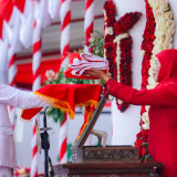 Ribuan Warga Ikuti Upacara Penurunan Bendera HUT ke-81 RI, Gubernur Khofifah: Cerminan Kuatnya Nasionalisme dan Cinta Tanah Air