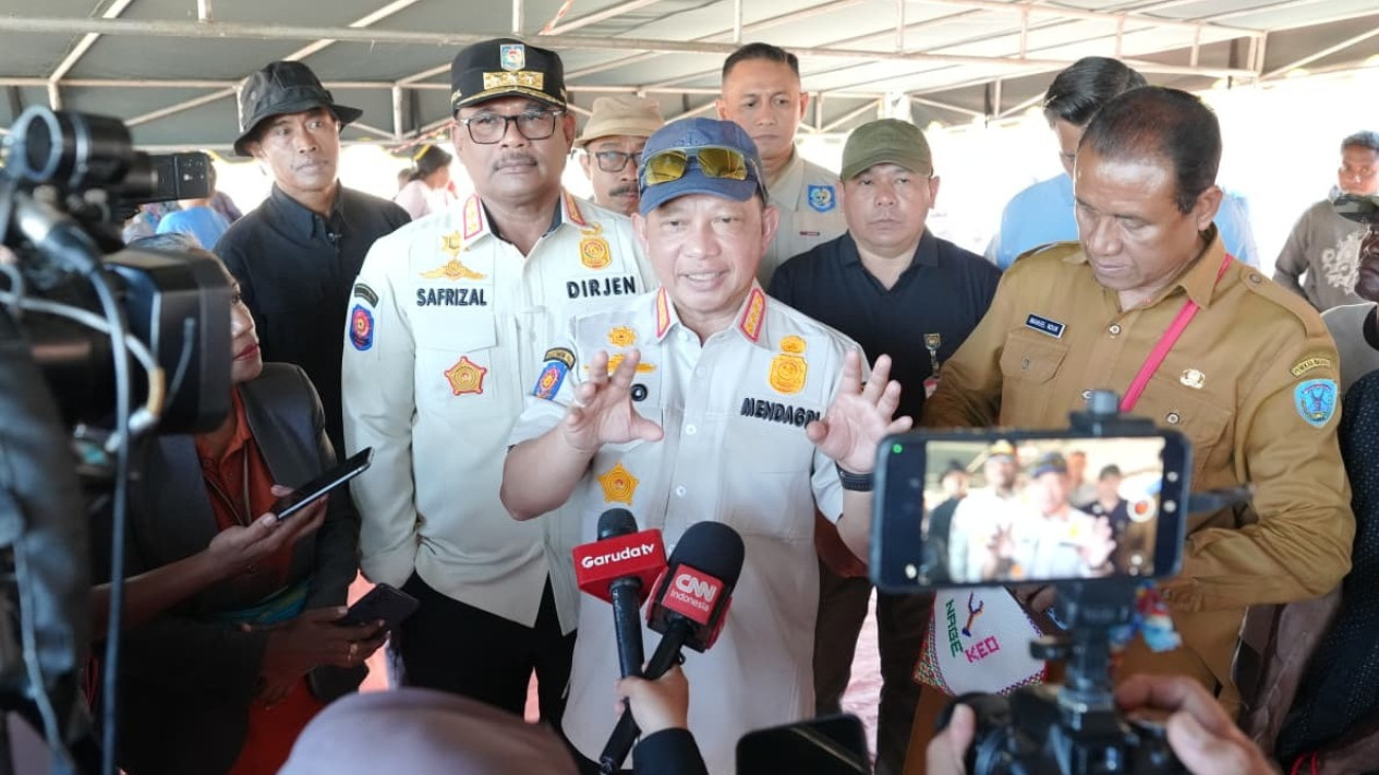 Mendagri Tito Karnavian Pastikan Korban Gempa NTT Bisa Cetak Ulang Dokumen Penting Gratis
            - galeri foto