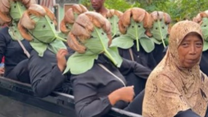 Ngakak! Viral Ibu-ibu di Pangandaran Pakai Topeng Unik di Acara HUT RI ke-81, Nama Konsepnya 'Bagong Kahalodoan'