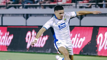 Ragnar Oratmangoen Pakai Motor Knalpot Brong ke Tempat Latihan Persib Bandung, Bobotoh Bersorak