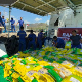 Polri Distribusikan Bantuan Logistik Kapolri untuk Korban Gempa di Pulau Flores