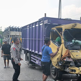 Tabrakan Adu Banteng Pikap dan Truk di Baureno Bojonegoro, Satu Tewas dan Satu Luka Berat