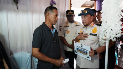Hadir di Tengah Warga Terdampak Gempa Maumere, Mendagri Tito Karnavian Salurkan Tali Asih kepada Ahli Waris