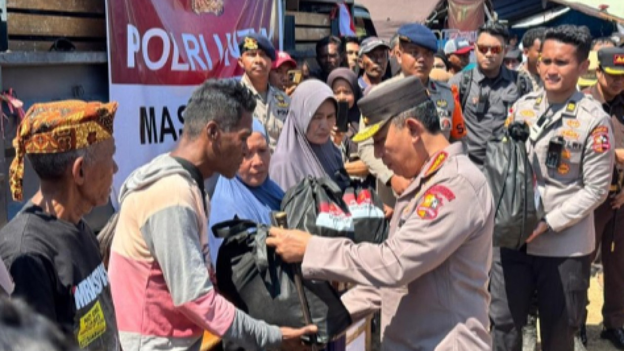 247,66 Ton Bansos Polri untuk Korban Gempa NTT: Ada Makanan, Obat, dan Tandon Air
            - galeri foto