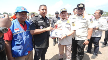 Mendagri Tito Karnavian Salurkan Bantuan bagi Warga Terdampak Gempa di Pulau Palue, Dorong Pemenuhan Kebutuhan Masyarakat