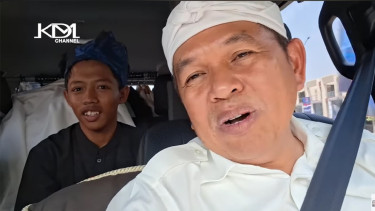 Dedi Mulyadi Kagum Lihat Siswa Jualan Camilan, Langsung Beri Tabungan dan Modal Rp7 Juta