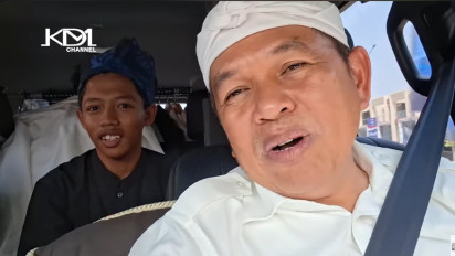 Dedi Mulyadi Kagum Lihat Siswa Jualan Camilan, Langsung Beri Tabungan dan Modal Rp7 Juta