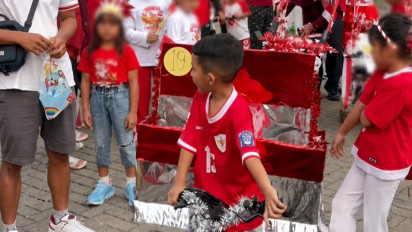 Salut! Viral Kalah Lomba Sepeda Hias saat Perayaan HUT RI ke-81, Bocah SD Pilih Jualan Kopi Keliling Tuai Pujian