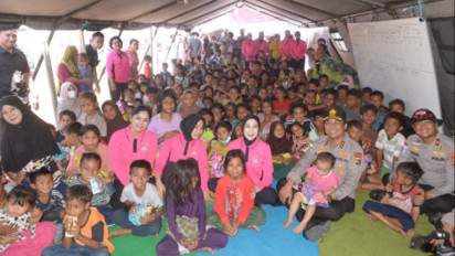 Kapolda NTT Kunjungi Pengungsian Gempa Maumere, Beri Trauma Healing dan Bantuan Anak
