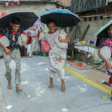 Lensa Berbicara: Wajah Putih Tepung dan Bapak-Bapak Berdaster Meriahkan Lomba HUT RI di Bekasi